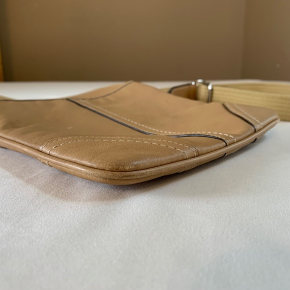 Coach Brown Leather Crossbody Bag Tan / Light Brown Color Silver Hardware - Picture 12 of 16